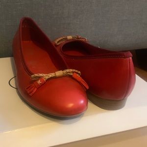 Quaint red ballet flats